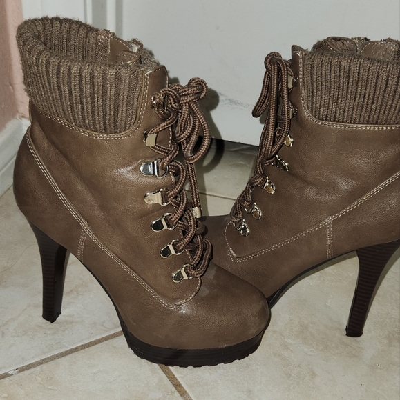 JLO platform ankle boot - Picture 10 of 12
